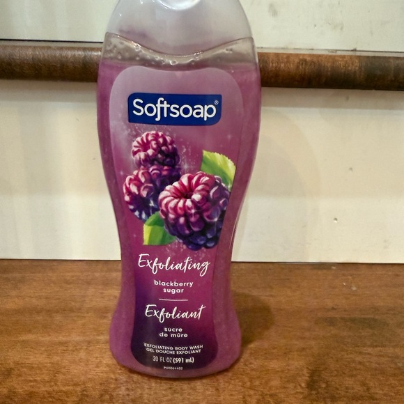 NWT Softsoap Exfoliating Body Wash Blackberry Sugar - Picture 1 of 2
